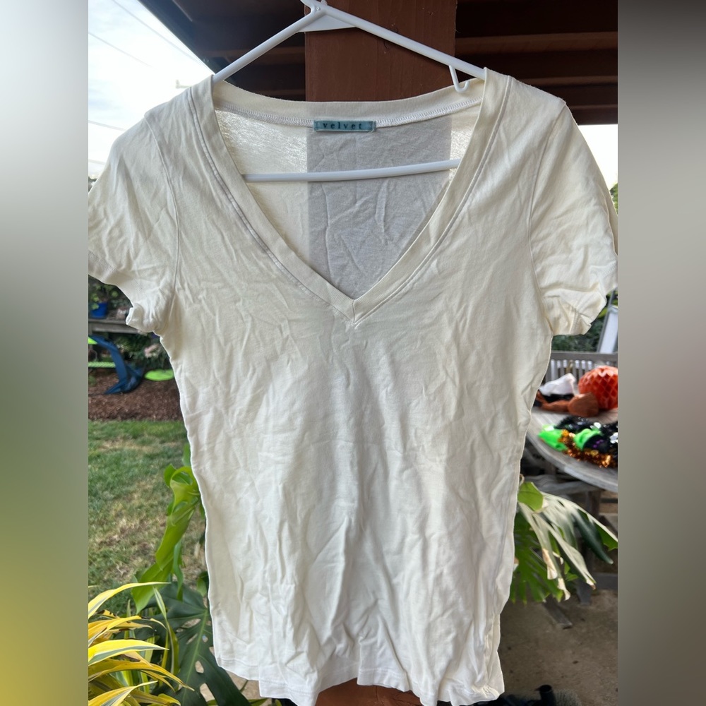 Velvet by Graham & Spencer White V-Neck Tee